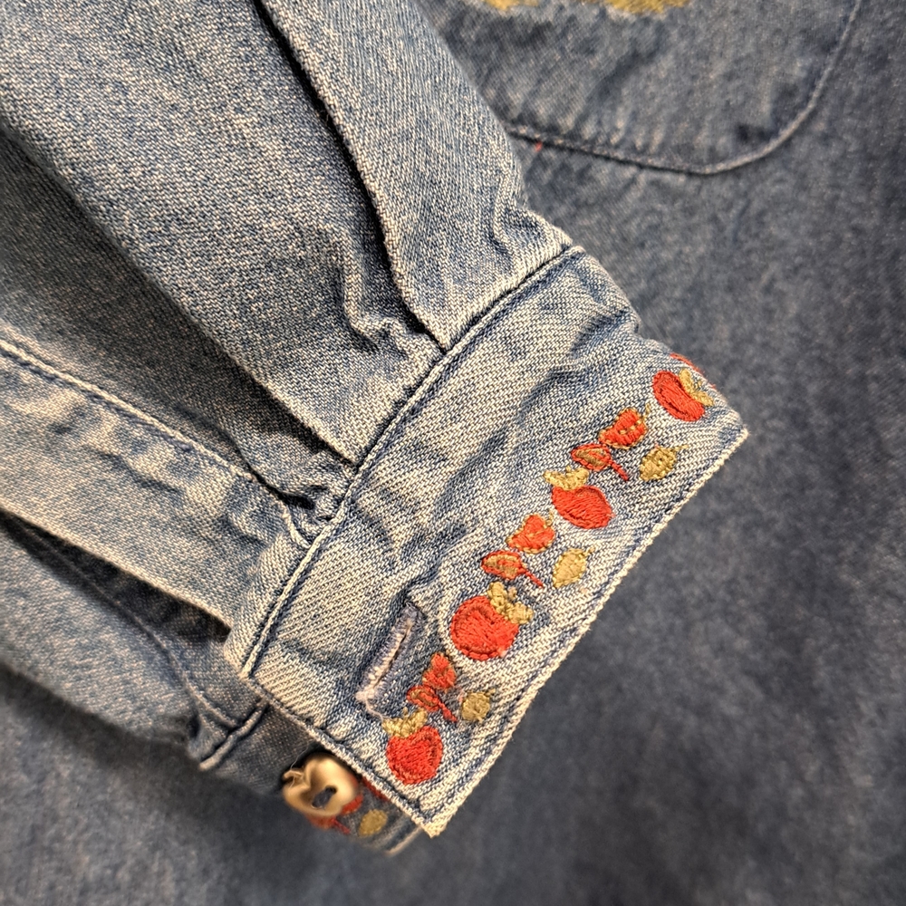 Vintage Denim Shirt with Embroidered Apple Accents 🍎 - Picture 5 of 9